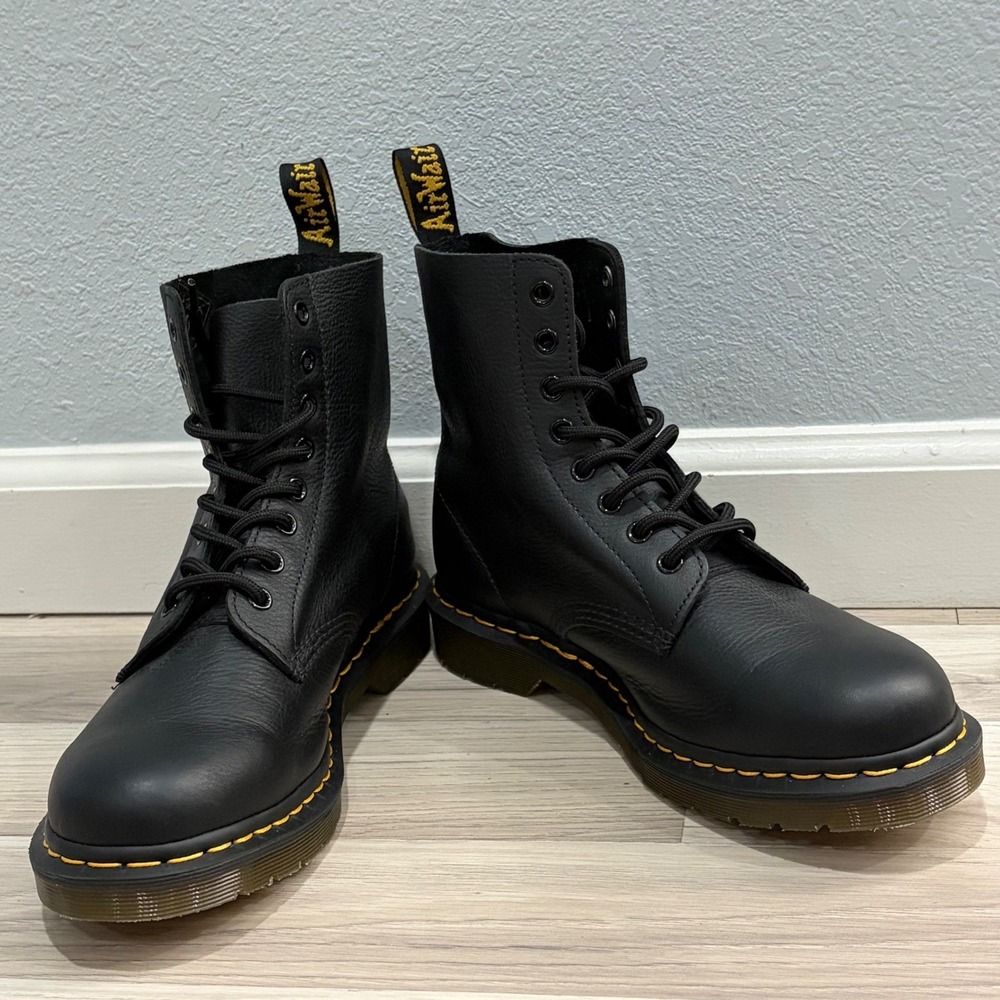 Dr. Martens 1460 Pascal Virginia Leather Black Boot 13512006 US Men 8.5 Women 10